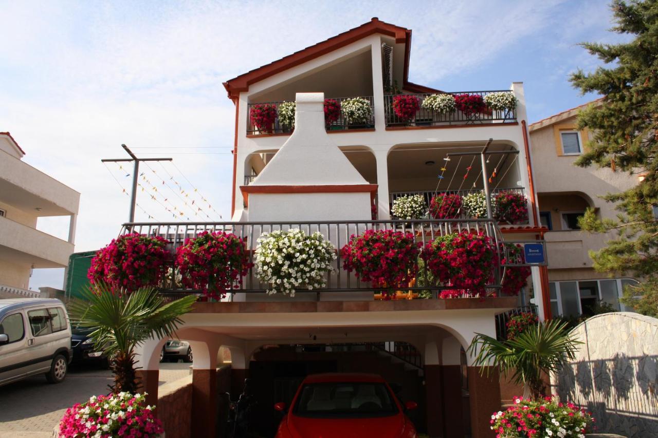 Apartment Dora Malinska